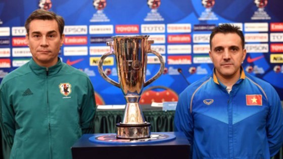  Mr. Miguel Rodrigo (L) would be new head coach of Vietnam futsal team in 2017- 2020