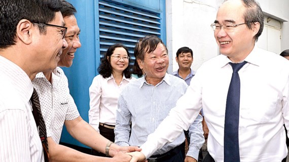 Chairman of Vietnam Fatherland Front Committee & Secretary of Ho Chi Minh City People’s Committee Mr. Nguyen Thien Nhan visits staffs and journalists of Vietnam Television Center in HCMC