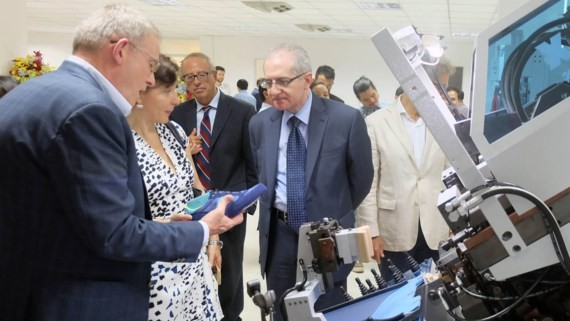 Italian enterprises visit Vietnam- Italy Footwear Technology Center