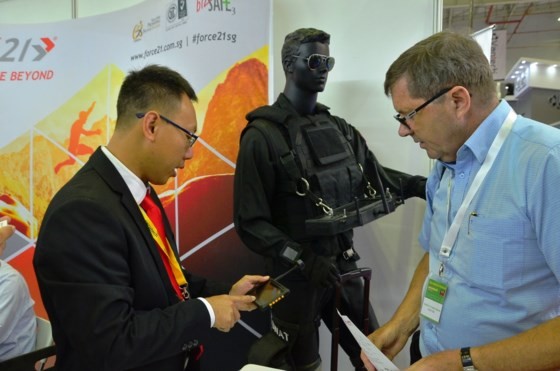 City kicks off exhibition on fire safety & rescue equipment ảnh 3 City kicks off exhibition on fire safety & rescue equipment ảnh 3