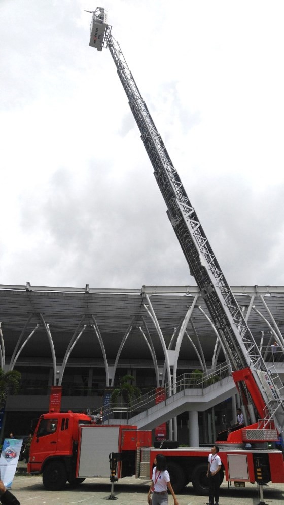 City kicks off exhibition on fire safety & rescue equipment ảnh 4 City kicks off exhibition on fire safety & rescue equipment ảnh 4