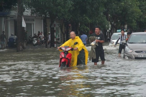 Downpour sweeps through Nghe An and Thanh Hoa