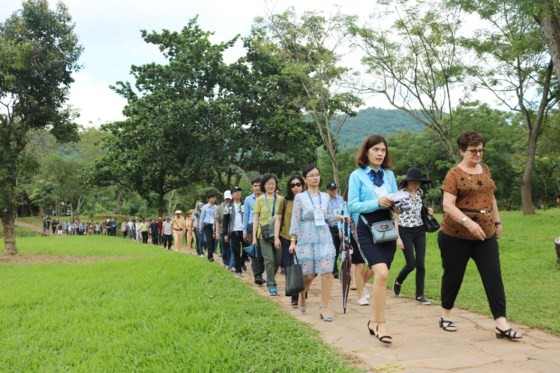 APEC ministers' excellency experience cultural heritage of Quang Nam ảnh 8 APEC ministers' excellency experience cultural heritage of Quang Nam ảnh 8