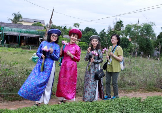 APEC ministers' excellency experience cultural heritage of Quang Nam ảnh 7 APEC ministers' excellency experience cultural heritage of Quang Nam ảnh 7