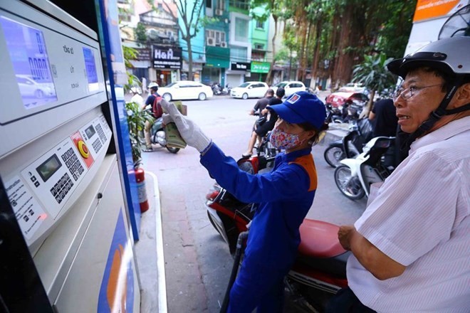 The retail price of RON 92 petrol rises by VND 271- Illustrative image (Source: VNA)