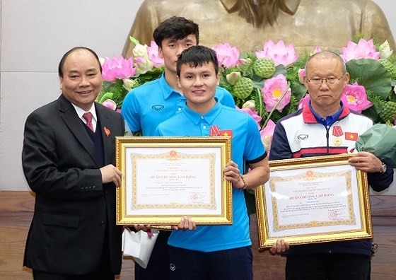 PM Nguyen Xuan Phuc meets Vietnam U-23 football team ảnh 1 PM Nguyen Xuan Phuc meets Vietnam U-23 football team ảnh 1