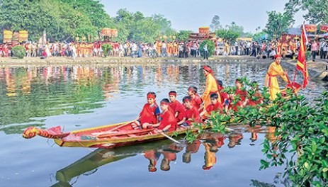 At  the Keo pagoda festival (Source: baothaibinh.vn)