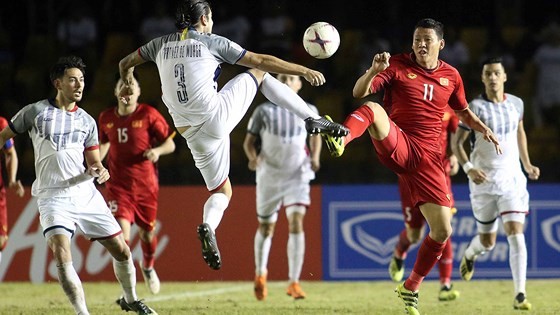 Vietnamese players control most of the match