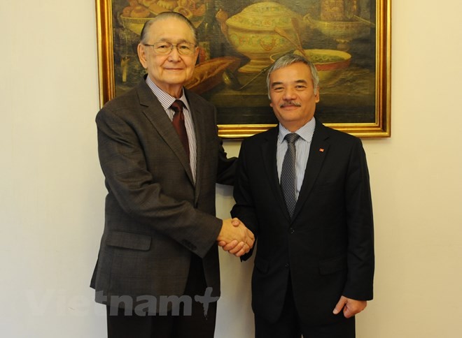 Vietnamese Ambassador to Mexico Nguyen Hoai Duong and Philippines Ambassador Demetrio R.Tuason. (Photo:VNA)