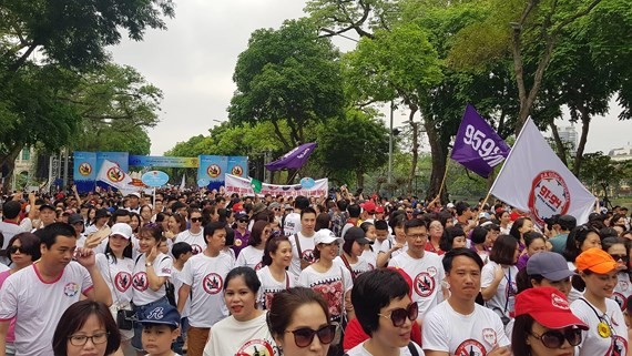 Thousands people walk for traffic safety