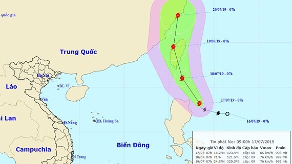 Typhoon “Danas” triggers downpours and violent wind in East Sea