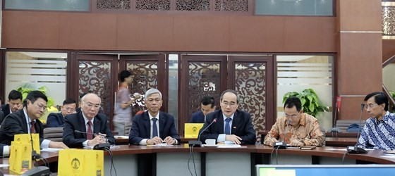 Secretary of Ho Chi Minh City Party Committee Nguyen Thien Nhan and senior leaders learn about high quality international training at the University of Indonesia. (Photo: KIEU PHONG)