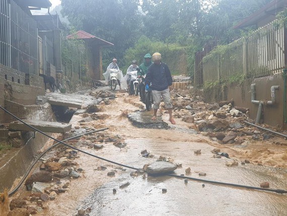 Heavy downpours trigger soil and rock downslope