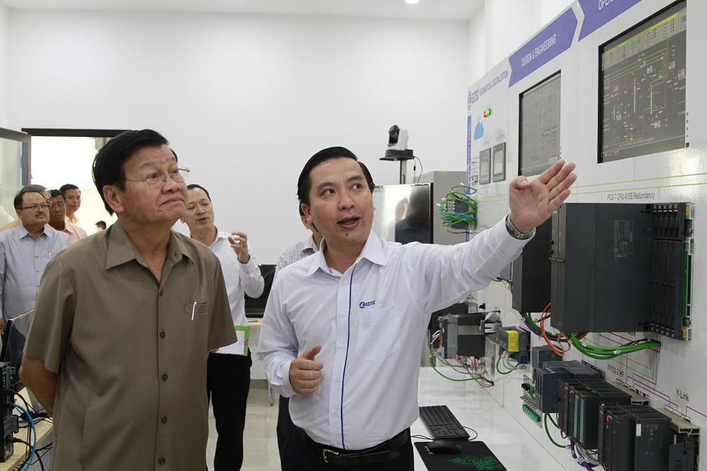 Prime Minister of Laos Thongloun Sisoulith visits Da Nang High-Tech Park (Photo:http://baochinhphu.vn)