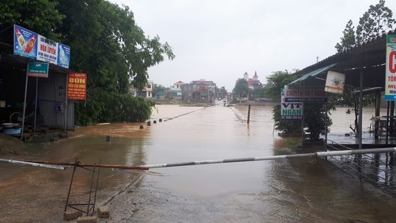 Heavy rainfall submerges some roads of the Huong Son mountainous district in Ha Tinh province