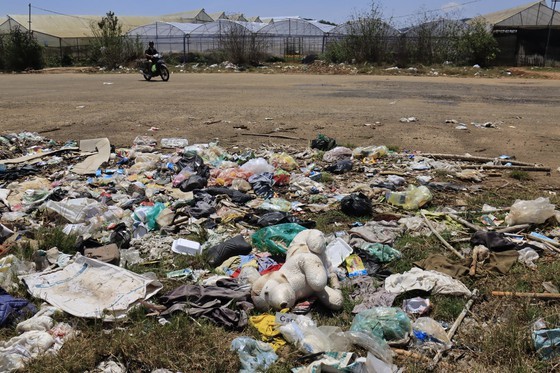Da Lat handles garbage dumping at abandoned airport ảnh 5 Da Lat handles garbage dumping at abandoned airport ảnh 5