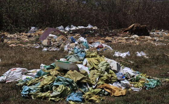 Da Lat handles garbage dumping at abandoned airport ảnh 6 Da Lat handles garbage dumping at abandoned airport ảnh 6