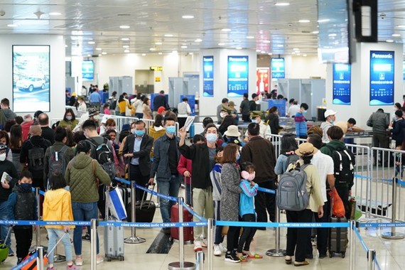 The number of international arrivals at Noi Bai International Airport reduces