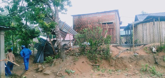 Whirlwind blows away at least 17 rooftops in Thua Thien- Hue 