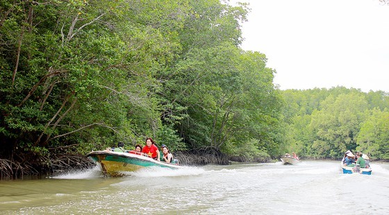 Ho Chi Minh City supports tourism businesses in inter-regional connection