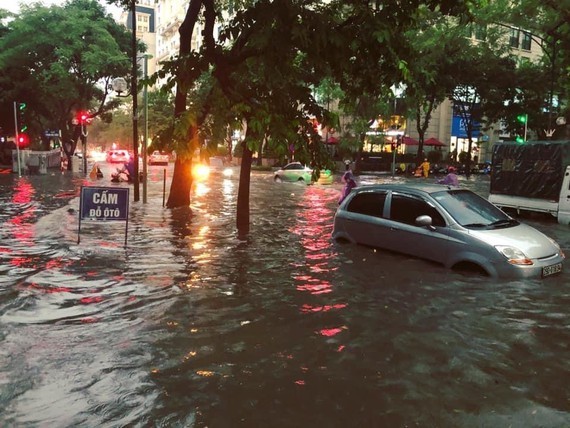 Tropical cyclone spreading from China to Northern Vietnam triggers downpours 