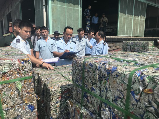 HCMC Customs performs transshipment cargo declarations for 677 containers