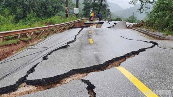 Railway, road sectors damaged hundred billion dong due to floods