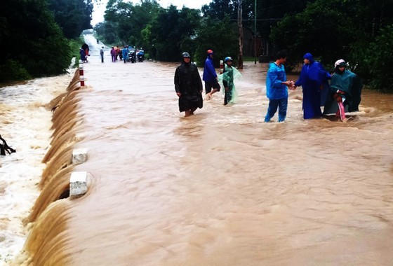 Floodwater starts to rise in riverbanks and streams, causing flooding in low-lying localities 