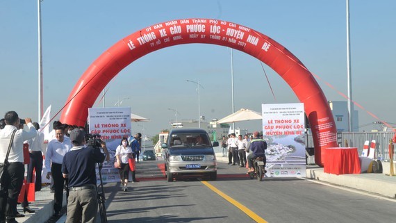 Phuoc Loc Bridge is put into operation on January 7. (Photo: SGGP/ Cao Thang)