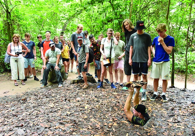 Shelter's entrance camouflaged with fallen leaves surprised foreign visitors. Photo vietnamtourism.gov.vn