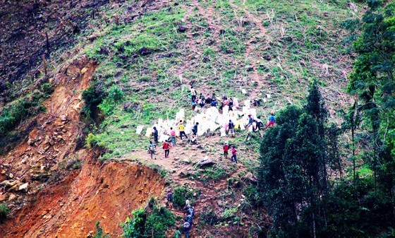 Ethnic minority villages built on mountains in Central Vietnam  ảnh 4