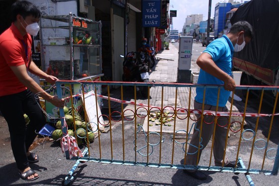 HCMC removes barriers on numerous roads, alleys ảnh 1 HCMC removes barriers on numerous roads, alleys ảnh 1