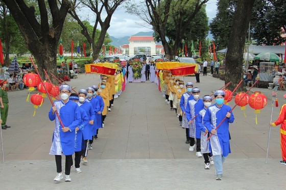 Dozens of thousands of people commemorate Ngoc Hoi- Dong Da victory ảnh 4 Dozens of thousands of people commemorate Ngoc Hoi- Dong Da victory ảnh 4