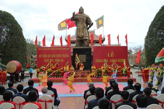 Dozens of thousands of people commemorate Ngoc Hoi- Dong Da victory ảnh 1 Dozens of thousands of people commemorate Ngoc Hoi- Dong Da victory ảnh 1