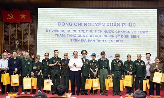 President pays tribute to Dien Bien Phu soldiers ảnh 4 President pays tribute to Dien Bien Phu soldiers ảnh 4