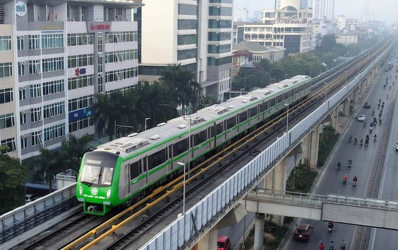 Cat Linh - Ha Dong metro train stops abruptly due to rain ảnh 1 Cat Linh - Ha Dong metro train stops abruptly due to rain ảnh 1