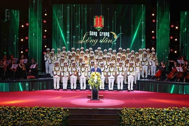 President Nguyen Xuan Phuc praises communal public security force ảnh 1 President Nguyen Xuan Phuc praises communal public security force ảnh 1