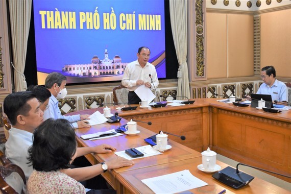 Ho Chi Minh City bracing for dual epidemics ảnh 1 Ho Chi Minh City bracing for dual epidemics ảnh 1