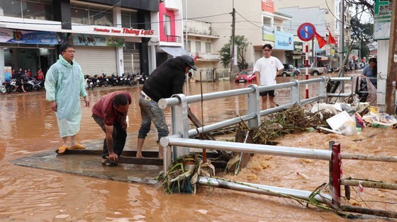 Da Lat reviews stream encroachments after recent rain-triggered flooding ảnh 4 Da Lat reviews stream encroachments after recent rain-triggered flooding ảnh 4