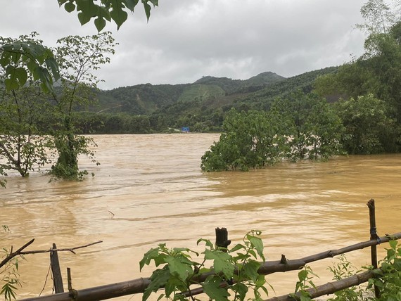 Parts of Ha Tinh Province submerged, isolated due to intense rains ảnh 1 Parts of Ha Tinh Province submerged, isolated due to intense rains ảnh 1