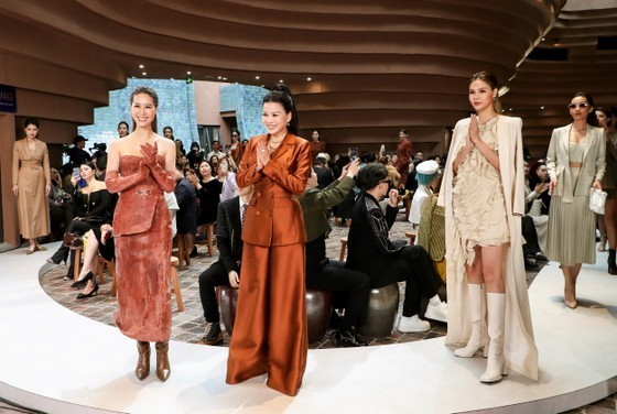 Eight designers shine at heritage footsteps fashion show ảnh 4 Eight designers shine at heritage footsteps fashion show ảnh 4