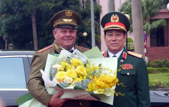 Vietnam, Cuba boost cooperation, experience sharing in political, military works ảnh 2 Vietnam, Cuba boost cooperation, experience sharing in political, military works ảnh 2
