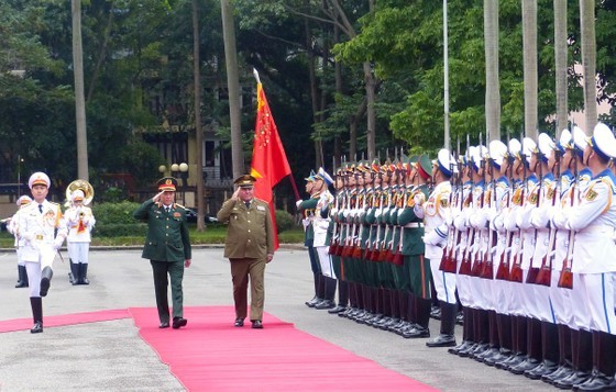 Vietnam, Cuba boost cooperation, experience sharing in political, military works ảnh 1 Vietnam, Cuba boost cooperation, experience sharing in political, military works ảnh 1