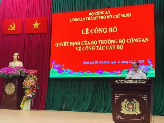 Colonel Le Quang Dao, the newly-appointed Vice Director of Ho Chi Minh City Public Security Department speaks at the ceremony. Colonel Le Quang Dao, the newly-appointed Vice Director of Ho Chi Minh City Public Security Department speaks at the ceremony.