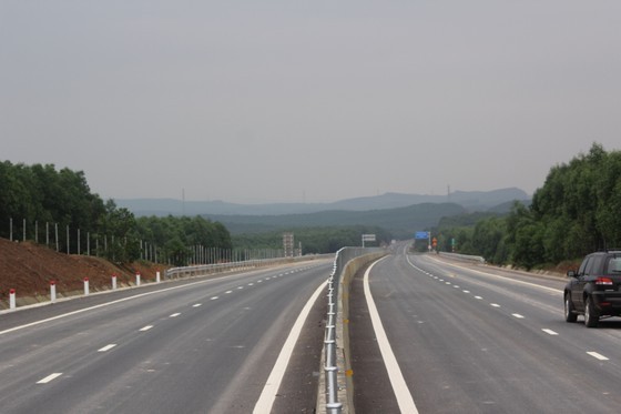 Cam Lo - La Son expressway is ready to open for traffic.