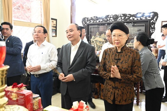 President Nguyen Xuan Phuc and Secretary of the Ho Chi Minh City Party Committee Nguyen Van Nen offered incense in memory of late Prime Minister Vo Van Kiet. (Photo: Van Minh) President Nguyen Xuan Phuc and Secretary of the Ho Chi Minh City Party Committee Nguyen Van Nen offered incense in memory of late Prime Minister Vo Van Kiet. (Photo: Van Minh)