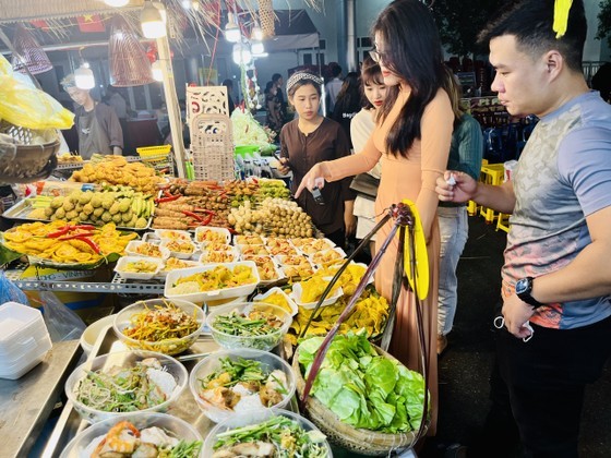 Visitors experience dishes at a cuisine booth. Visitors experience dishes at a cuisine booth.