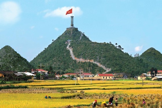 Overview of Lung Cu Flag Tower (Photo: Quang Phuc) Overview of Lung Cu Flag Tower (Photo: Quang Phuc)