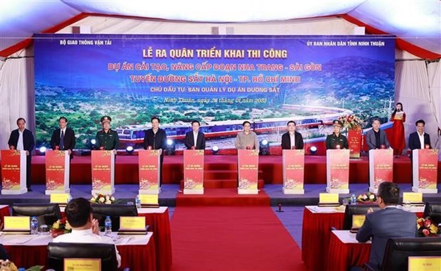 The launch of forces for the upgrade of the Nha Trang - Saigon rail route on January 26 (Photo: VNA) The launch of forces for the upgrade of the Nha Trang - Saigon rail route on January 26 (Photo: VNA)