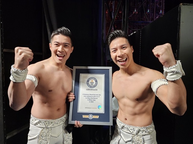 Quoc Co and Quoc Nghiep's certificate of the Guinness World Records.